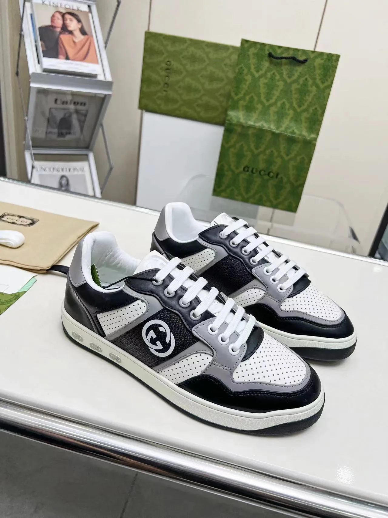P620 💞💞Gucci G Home’s latest popular sports shoes, couple’s style, casual, retro white shoes 🌸🌸🌸 New popular series. The exquisite and compact interlocking double G logo romantically interprets the aesthetic concept of this series. Made of off-white leather, retro inspiration is cleverly blended into the sneaker design to reinterpret the brand logo. Exquisitely packaged at the delivery counter 🛍📦 ▪️Fabric: Original custom-made imported first-layer cowhide leather ▪️Lining: Original custom-made imported cowhide lining ▪️Outsole: Original molded two-color TPU outsole ▪️Size: Women's 35-40 / Men's 39-45